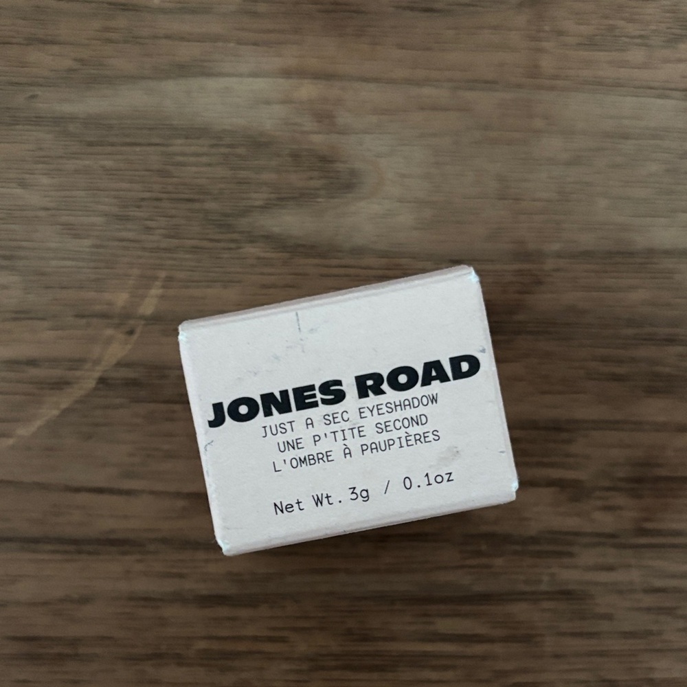 Jones Road Just A Sec Eyeshadow in Golden Peach